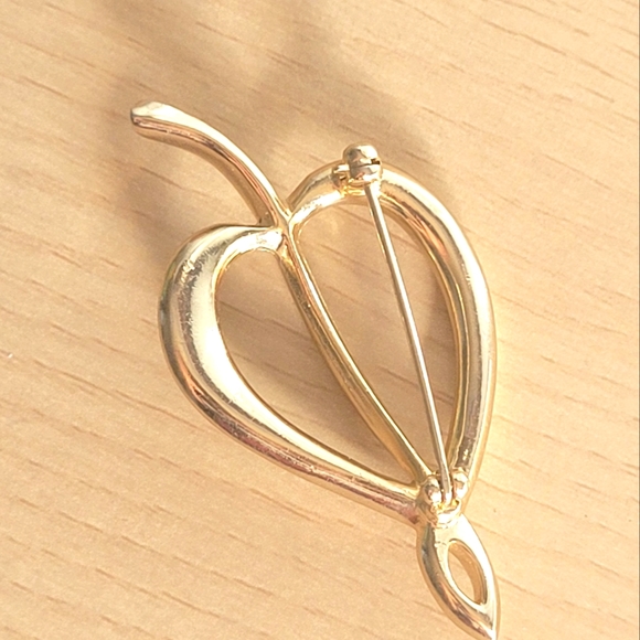 1960's CIRCA HEART N VINE BROOCH - Picture 3 of 3